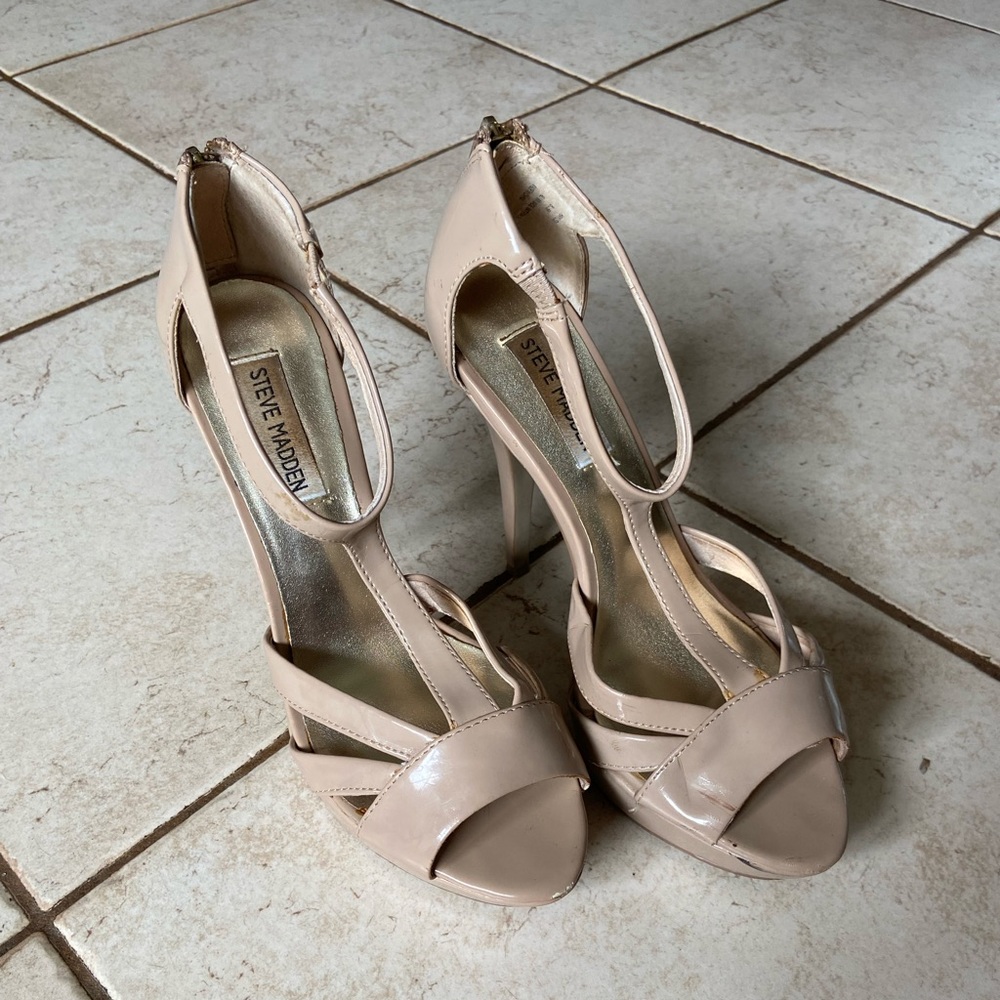 STEVE MADDEN PATENT LEATHER STILETTOs size 8.5